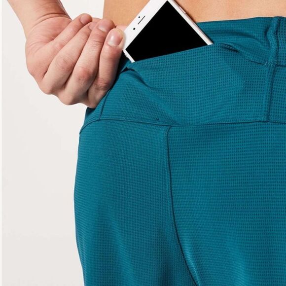 Lululemon Warp Lite Short *9"
Capri - Picture 5 of 9